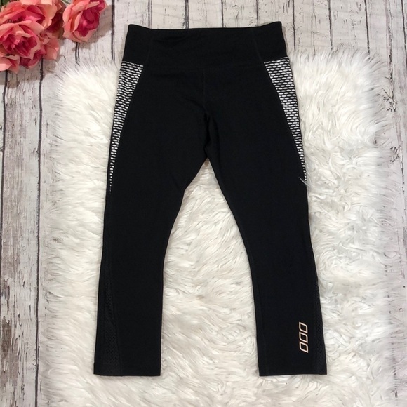 Lorna Jane Mesh Paneled High Rise Capri Leggings - Picture 1 of 15